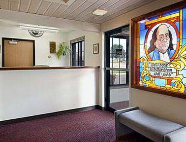 Super 8 By Wyndham Fairmont Interior foto