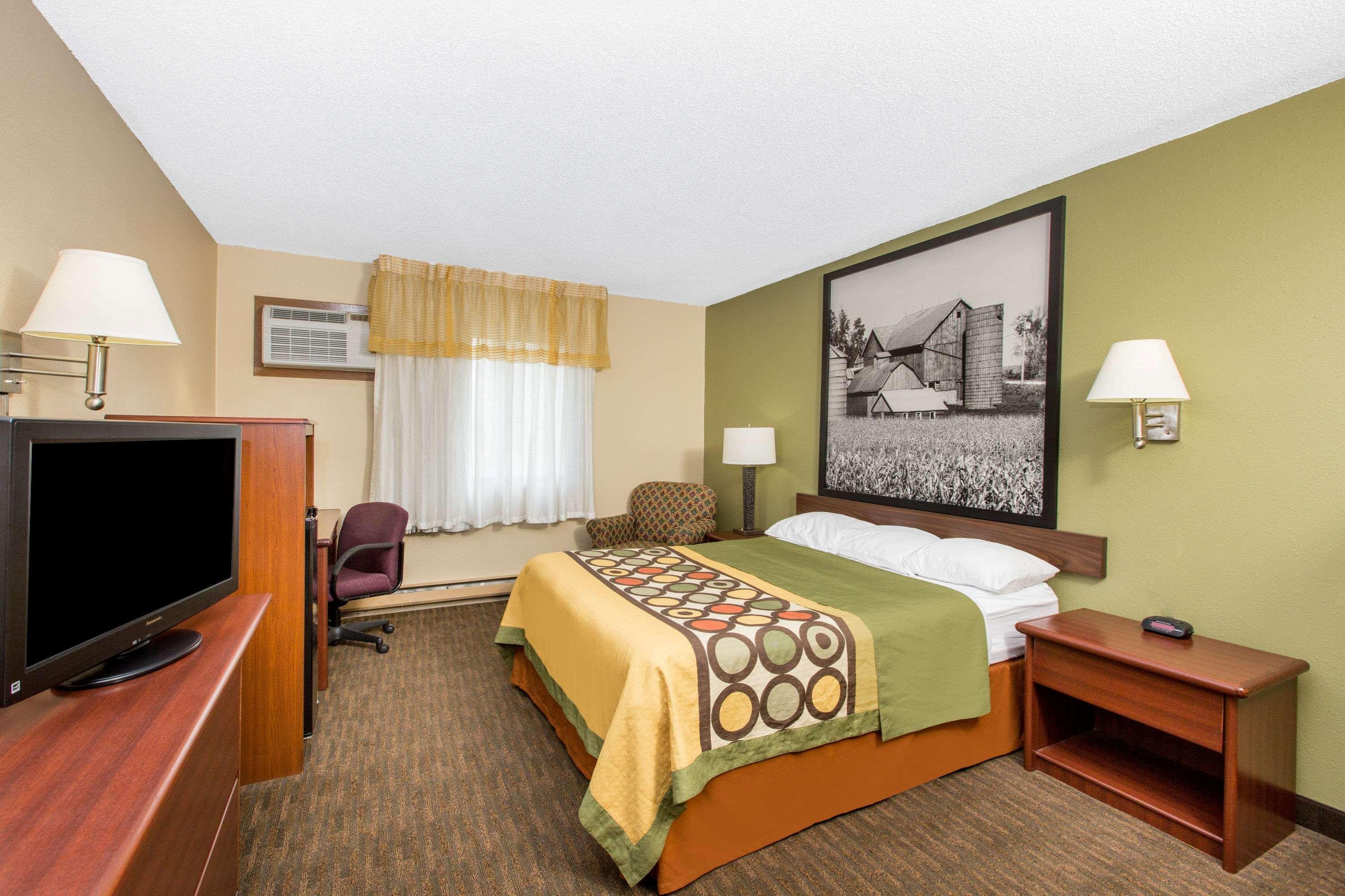Super 8 By Wyndham Fairmont Exterior foto