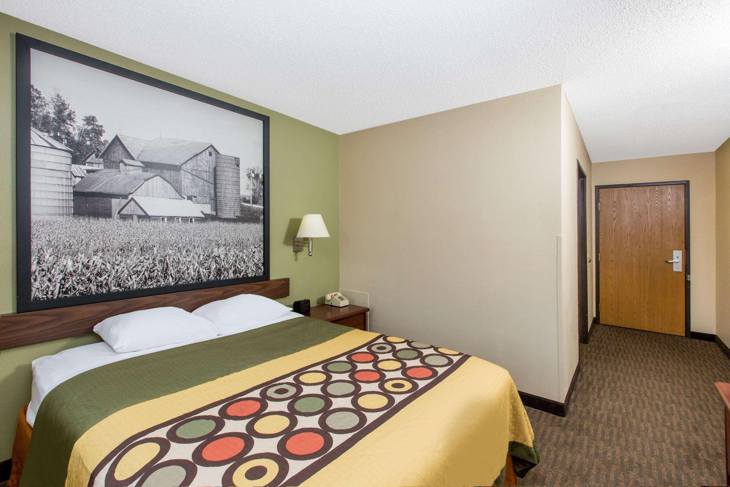 Super 8 By Wyndham Fairmont Exterior foto