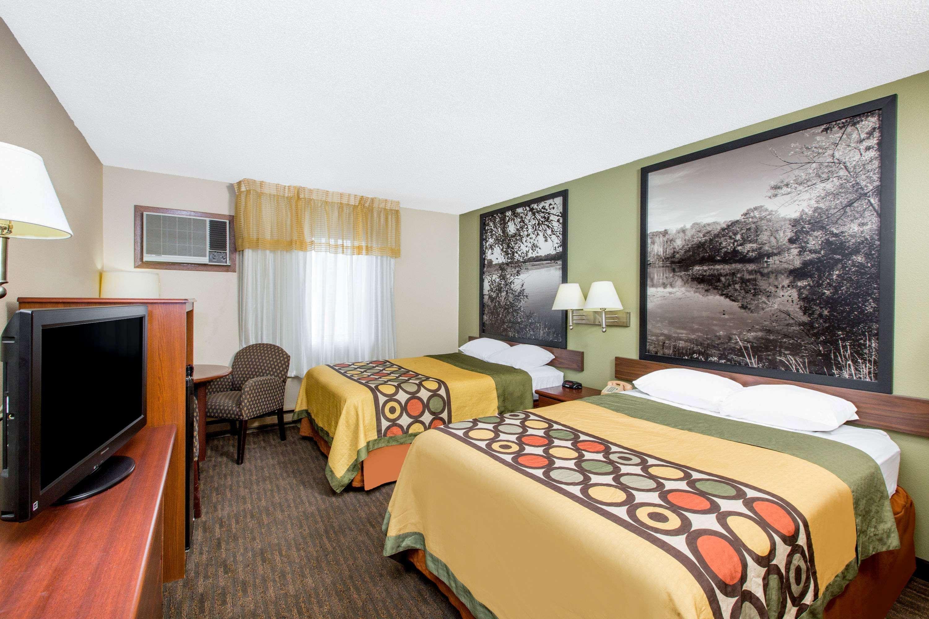 Super 8 By Wyndham Fairmont Exterior foto
